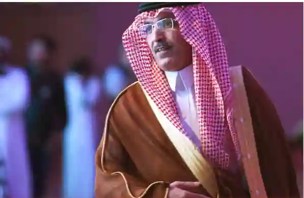 الجدعان يفاجئ العالم بما أعلنه عن مستقبل ربط الريال السعودي بالدولار 